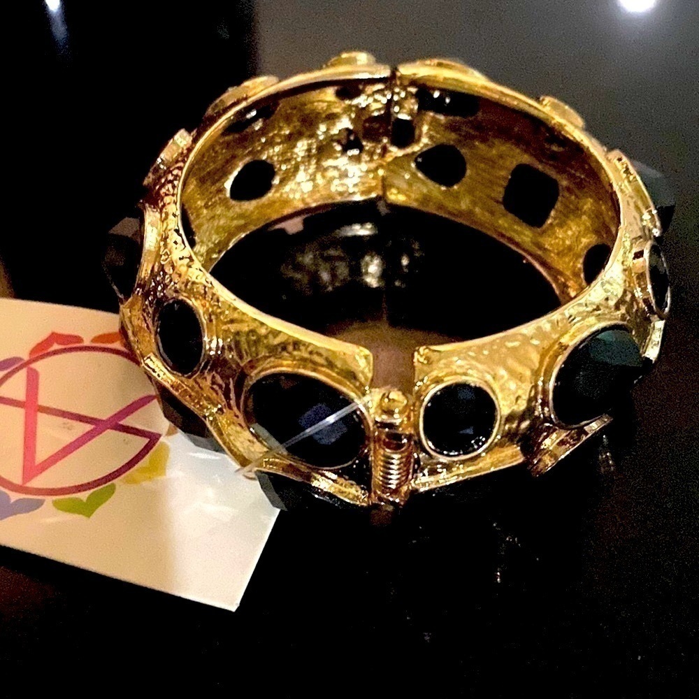 Shelter Island gold hammered brass and black beveled stones bangle bracelet. NWT